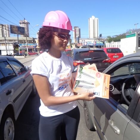 PANFLETAGEM EM SEMÁFOROS